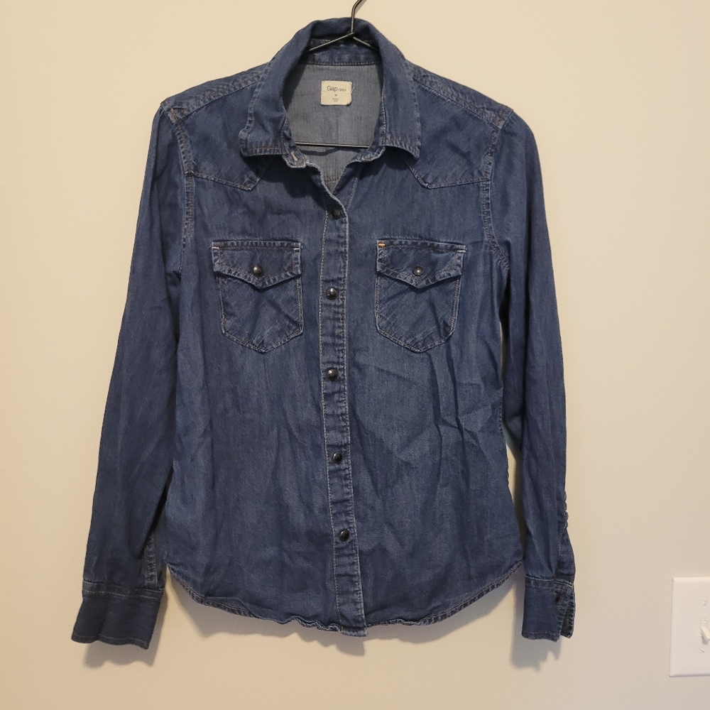 Denim shirt with snaps